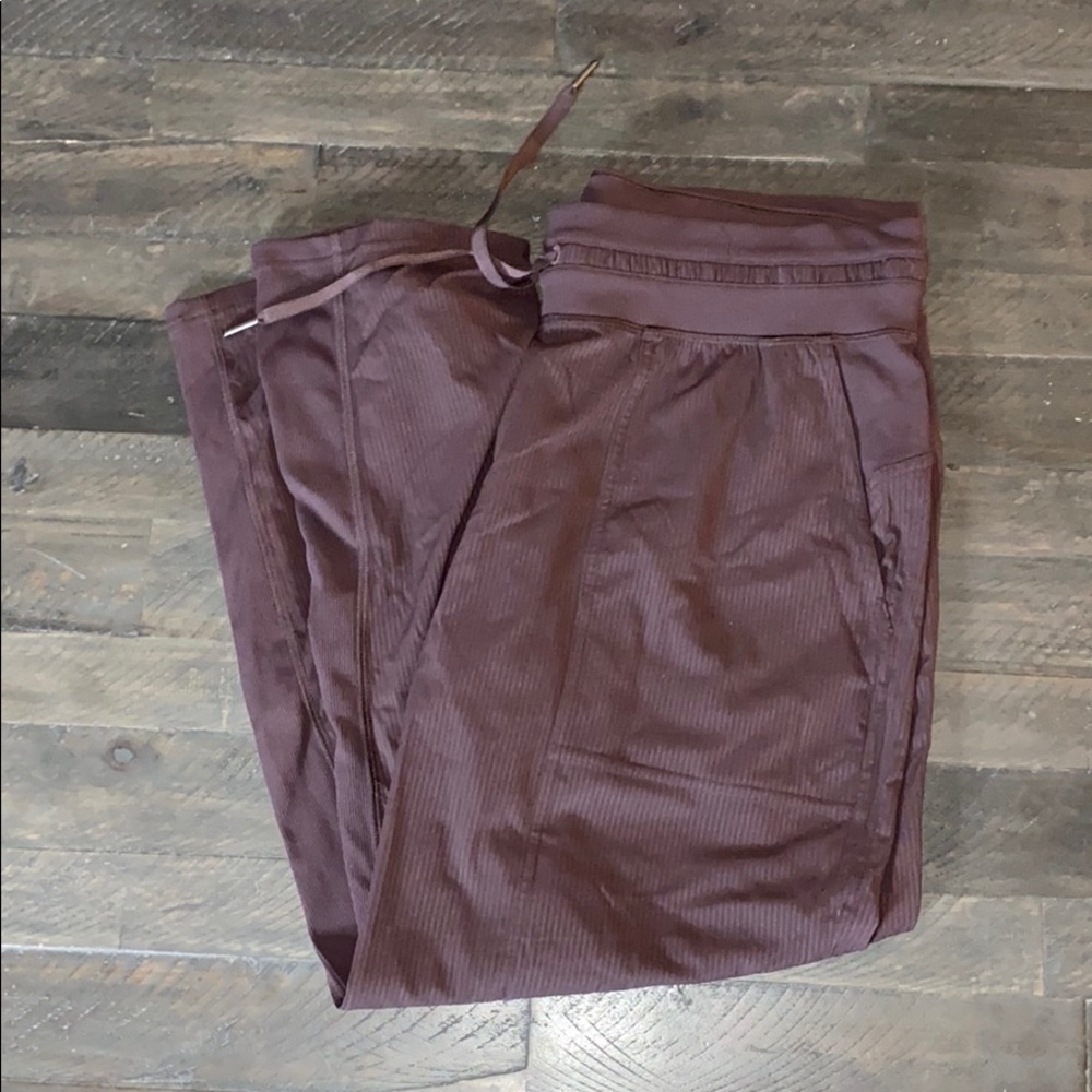 Lululemon Dance Studio Crop